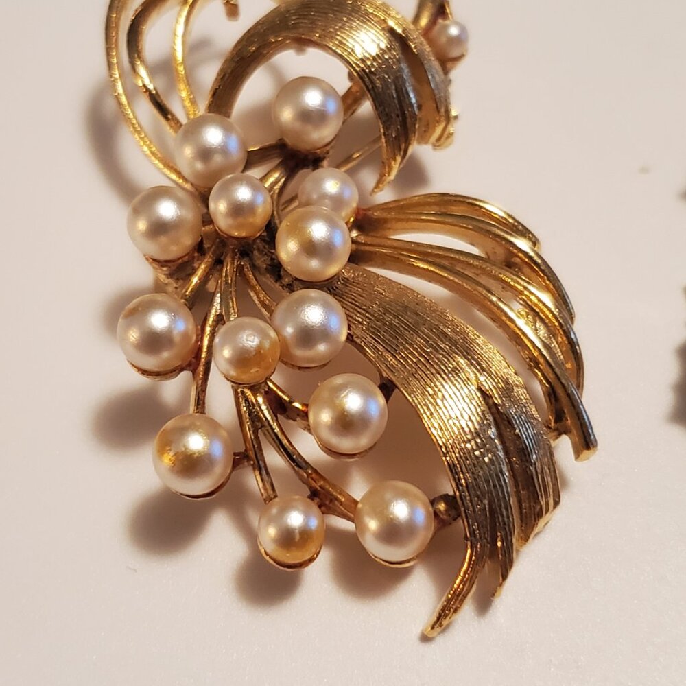 8 Pins or Brooches, items # A-1194-1201, wt.  105 grams. - Picture 13 of 15